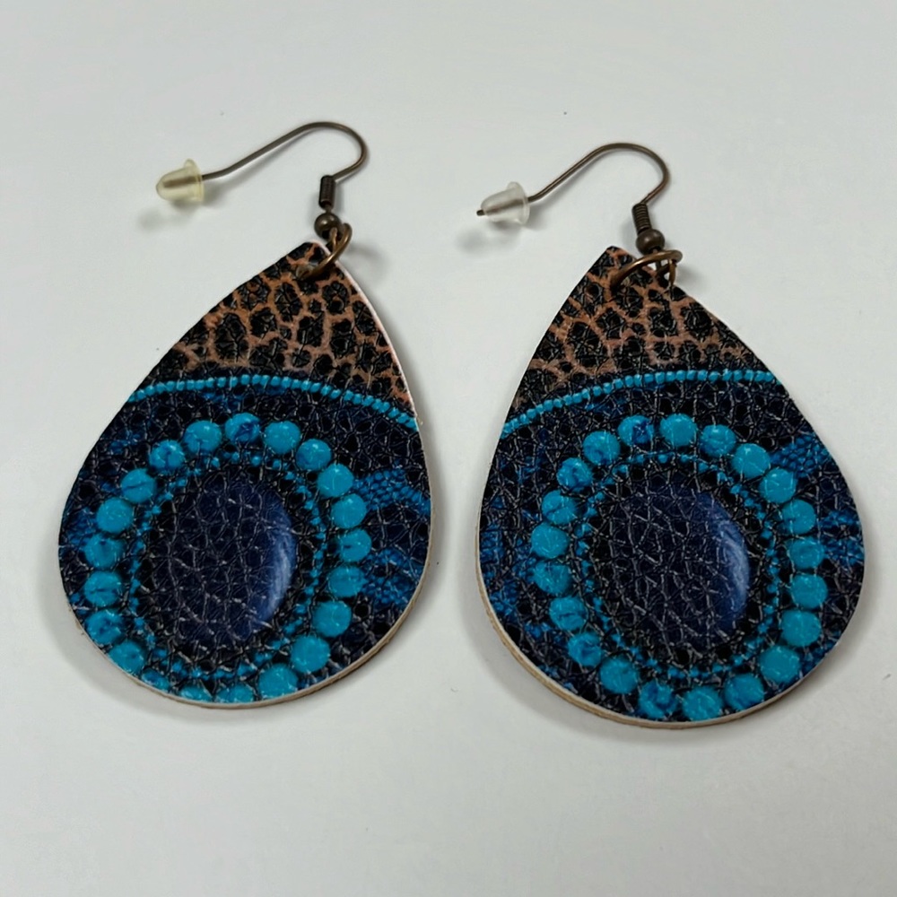 Earrings dangle statement vegan leather leopard print‎ teardrop southwestern